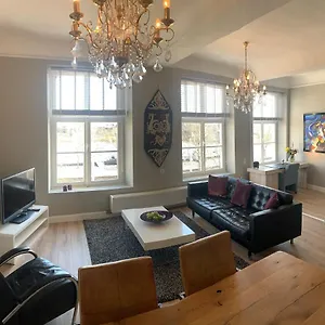 Aan De Maas Appartement